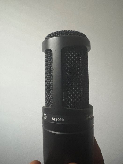 Audio-Technica AT2020 – Microfone de Condensador em Excelente Estado