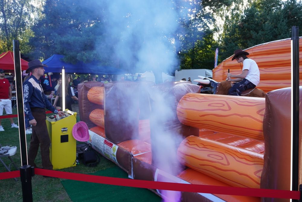 Byk rodeo | Dmuchańce, animacje  warsztaty, piana party, fotobudka