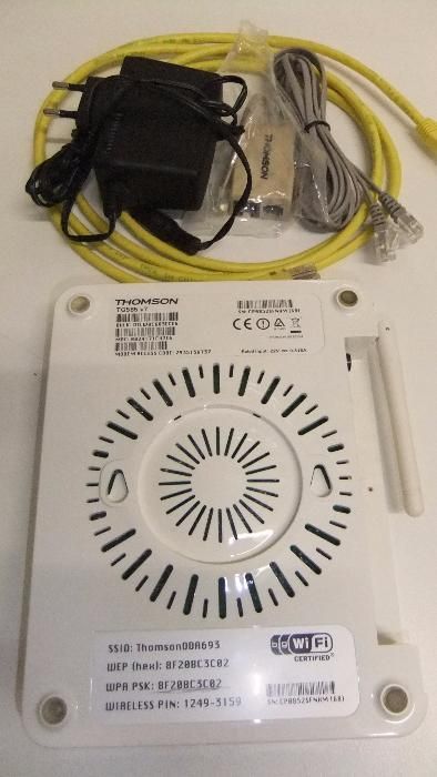 Router Thomson TG 585v7 c/ alimentador 22 volts 818 mAmp.