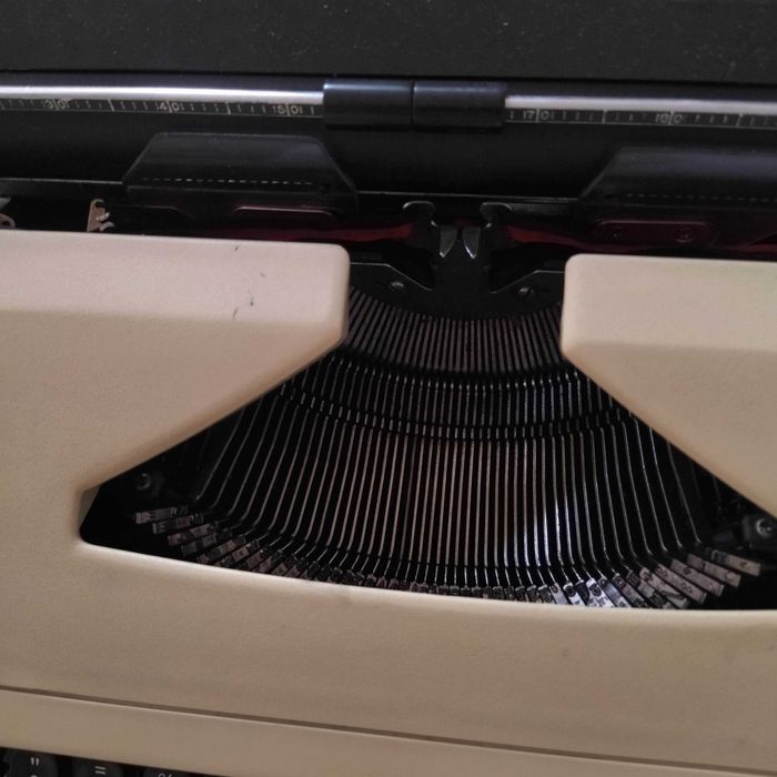 Máquina de escrever All com mala como NOVA