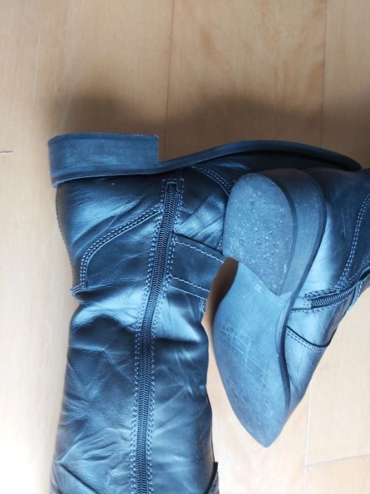 Botas cano alto Em Pele