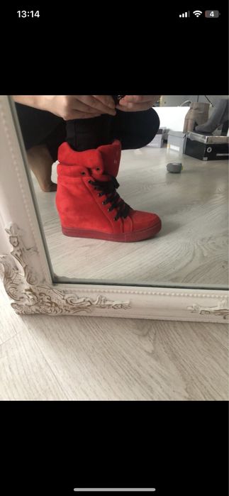 Sneakersy czerwone na koturnie