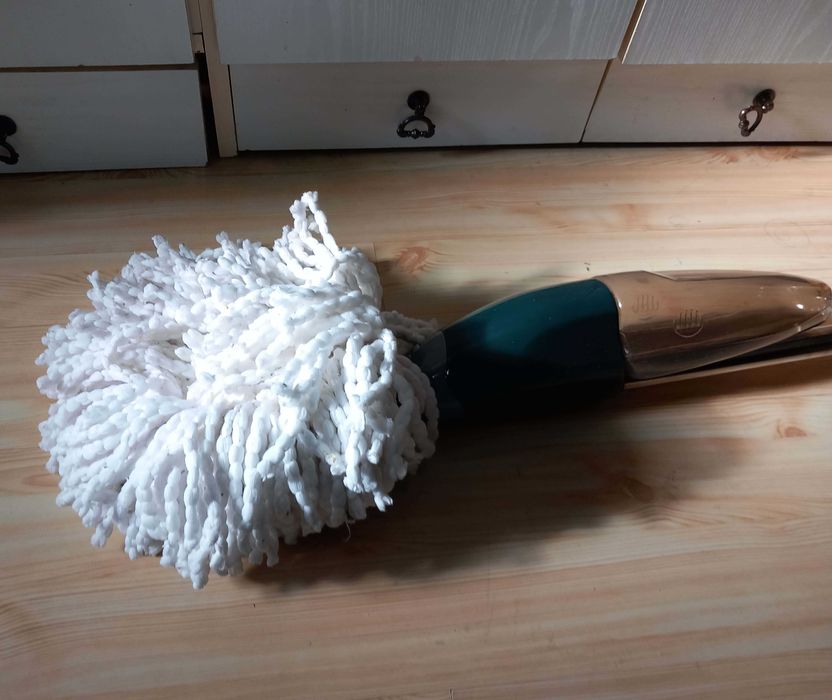 Mop obrotowy ze spryskiwaczem