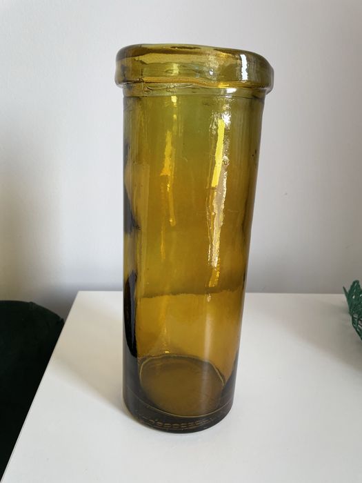Żółty musztardowy wazon szklany