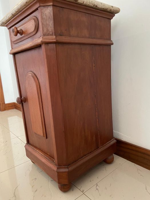 Mesa de Cabeceira