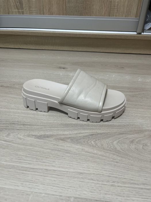 Шльопанці шкіра