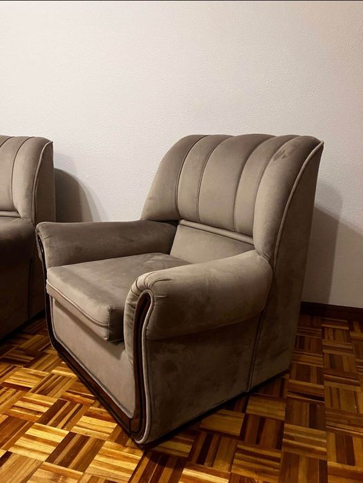 Sofás cinzentos em veludo