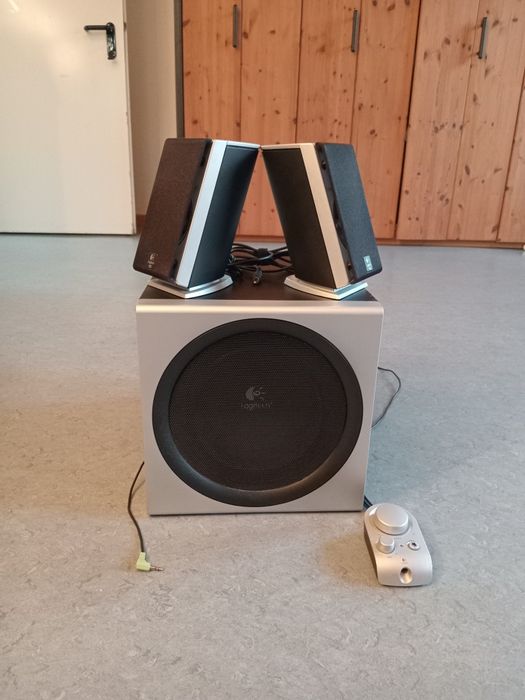 Акустика  Logitech Z-2300 і 200W мега басс