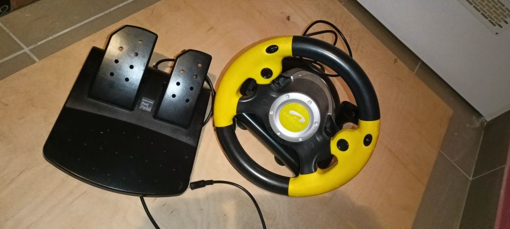 Kierownica z pedałami do PC lub PS2 APOLLO MX-V9