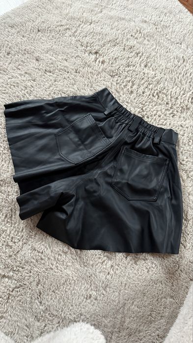 Шкіряна юбка шорти р 42