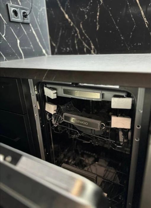 Продаж 2-кім квартира 50 м.кв 1/1ц вул.Шота Руставелі 105000$