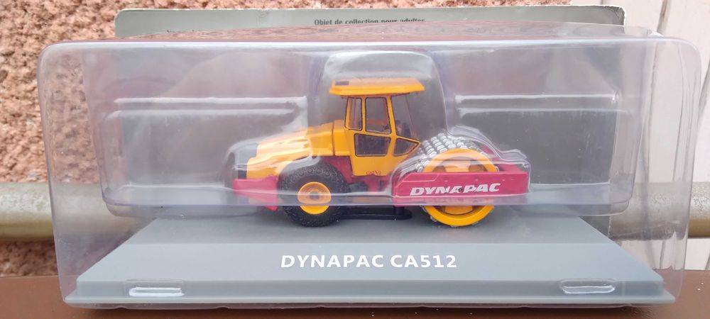 Volvo,  JCB,  Liebherr, Dynapac ; escala  1/72