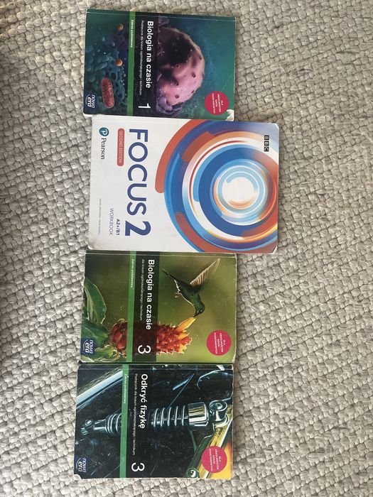 Podręcznik do biologii nowa era, zakres podstawowy do klasy 1 i 3, podręcznik do fizyki nowa era do klasy 3, ćwiczenia do angielskiego focus2