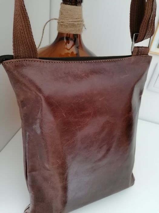 Mala tiracolo pele castanha