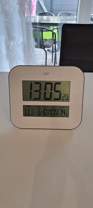 Zegar stołowy z temperaturą