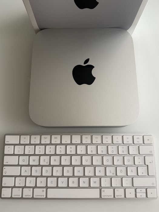 Mac Mini M2 256/8 +Magic Keyboard