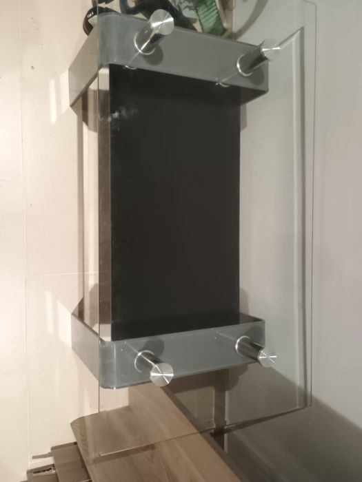 Ładny szklany stolik