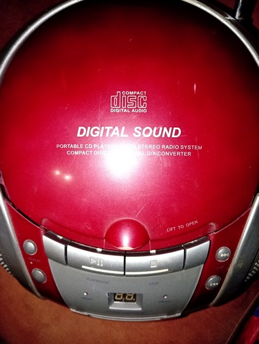 Watson compact disc player portable  cd stereo radio  system  digital