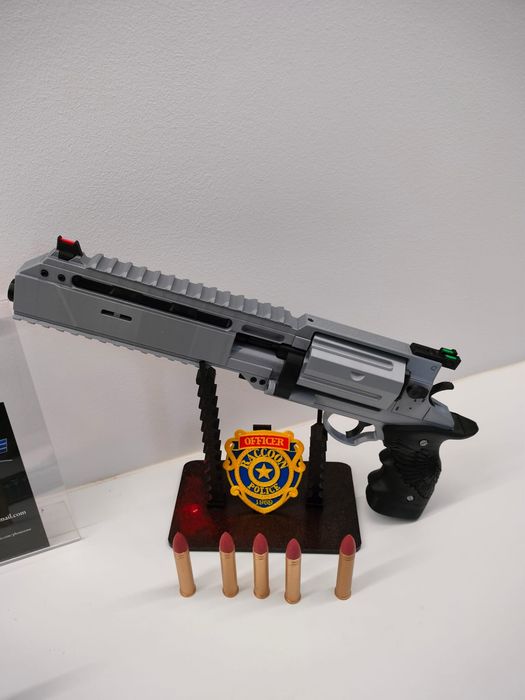 Revil Requiem Leon Axe e HandGun kits