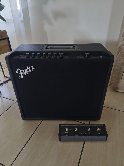 Fender Mustang gt100 + footswitch  mgt-4