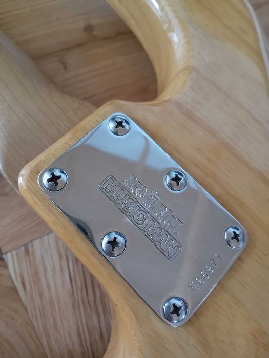 Musicman Stingray 4, gitara basowa, bass