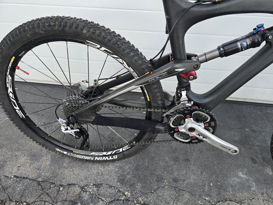 Bicicleta de carbono suspensao total m