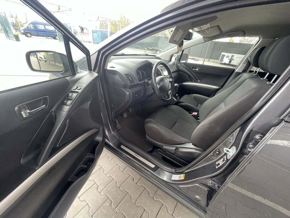 Toyota Corolla Verso 2.2 дизель 6КПП