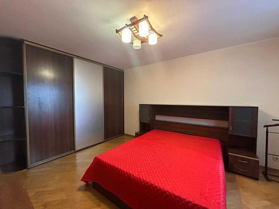 Продаж 2-к. Святошинский район метро Житомирська  Святошинська площа,1