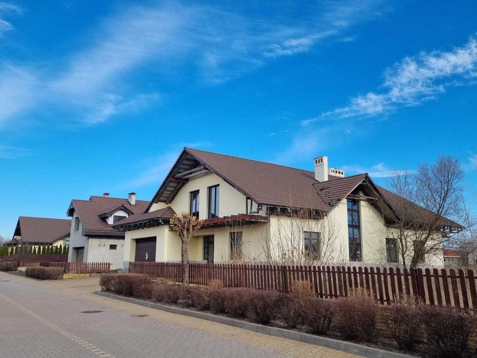 Продам 2 єт.дом 415 кв.м. в с.Севериновка, КГ Севериновка