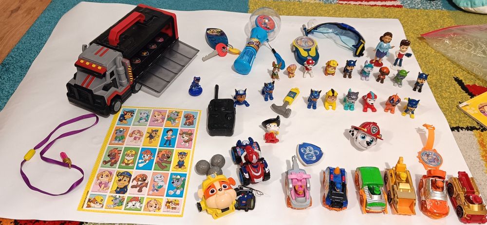 Psi patrol zestaw figurki, samochody i inne gadżety