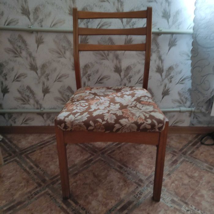 Продам стул деревянный