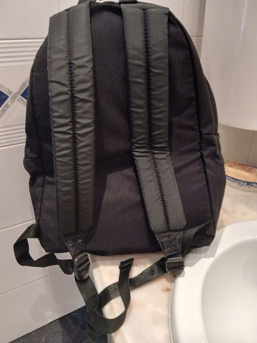 Mochila preta em bom estado