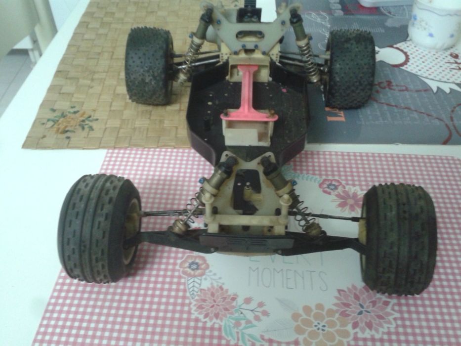Vendo carro telecomandado de competição.