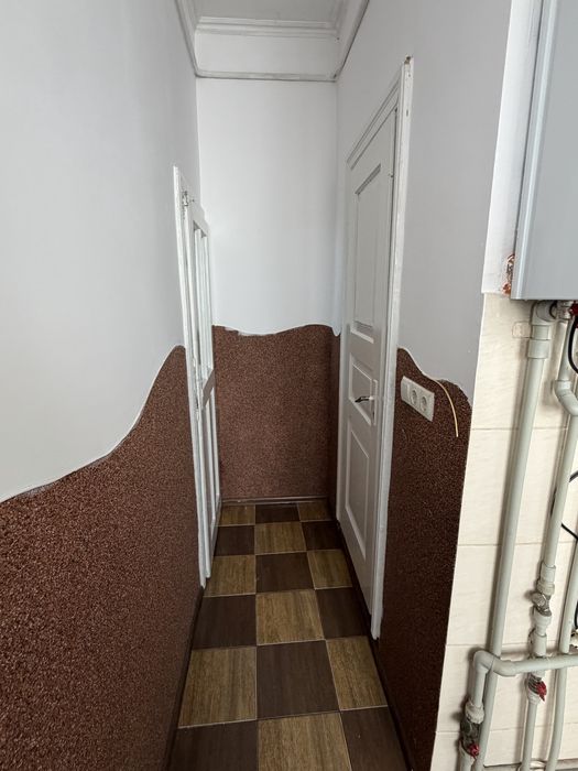 Продаж окремого будинку в центрі міста з можливістю добудови, 3 кімнати, горище, підвал, власний двір