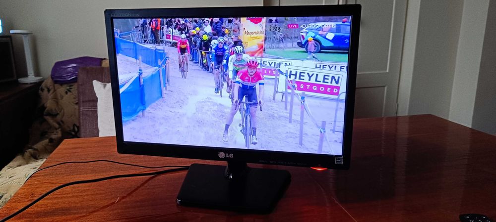 Монітор LG E1942C