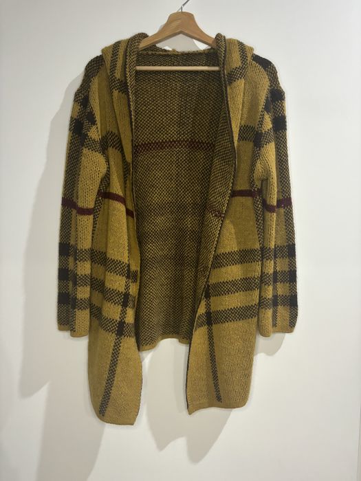 Sweter z kapturem