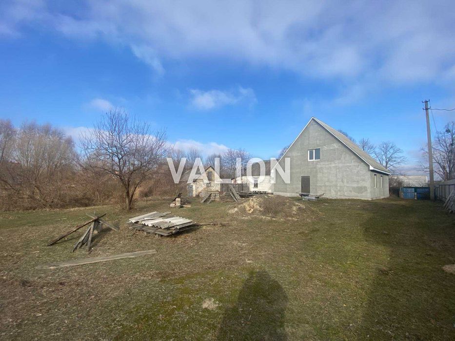 Продається домоволодіння у с Бабинці Бучанського рн 50км від Києва