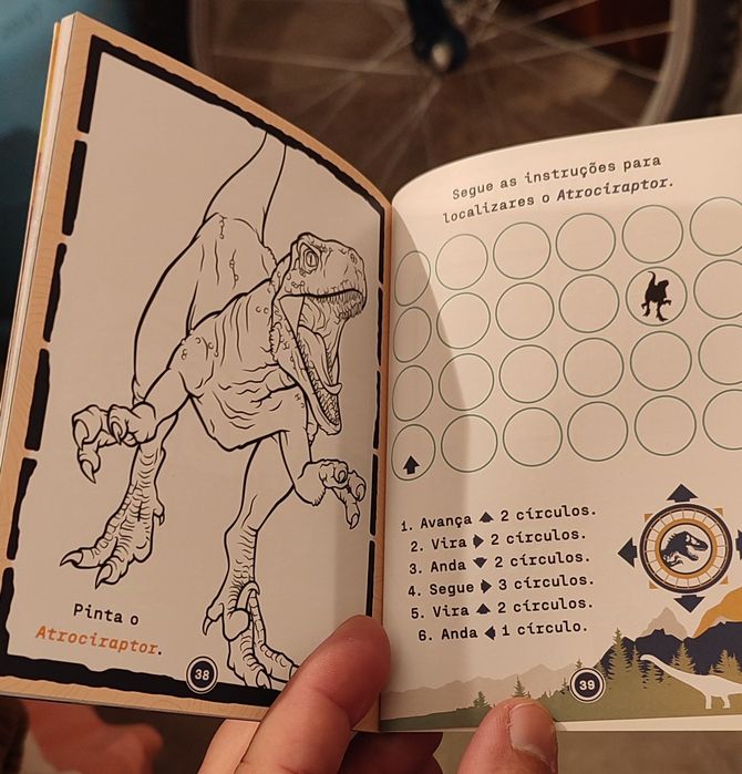 Conjunto de Dinossauros + Livro