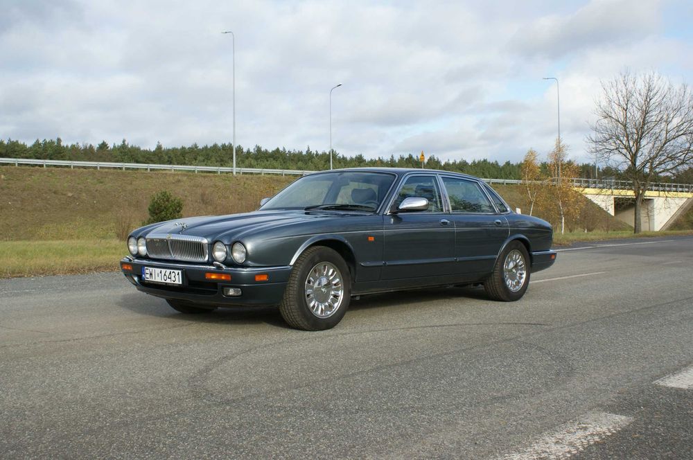 Jaguar XJ Daimler V12  X 300