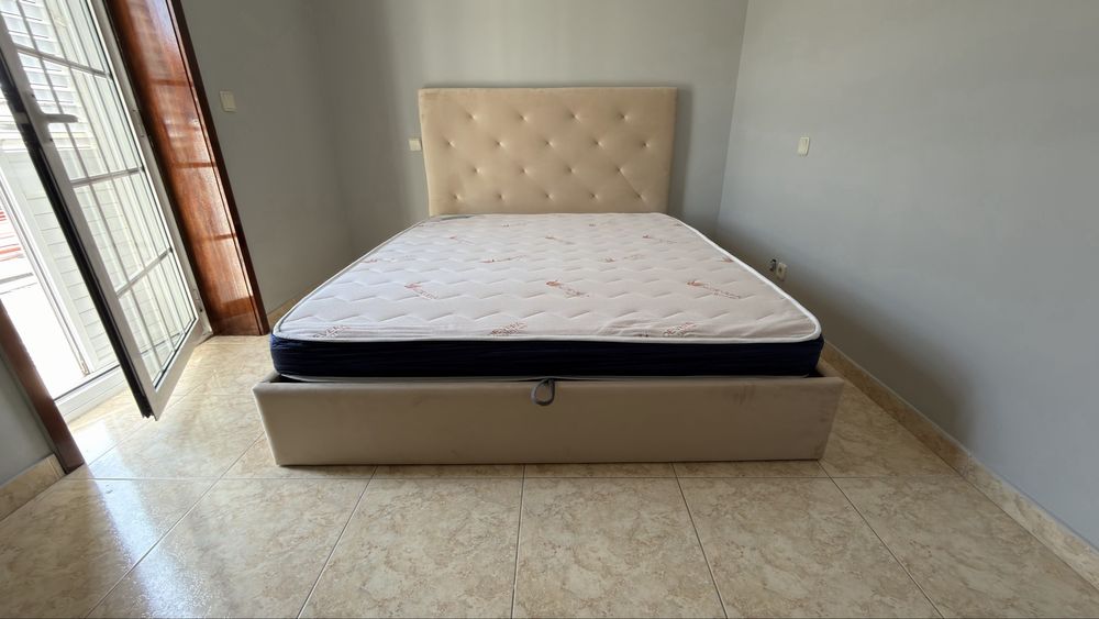 Cama Madrid design elegante e Linda