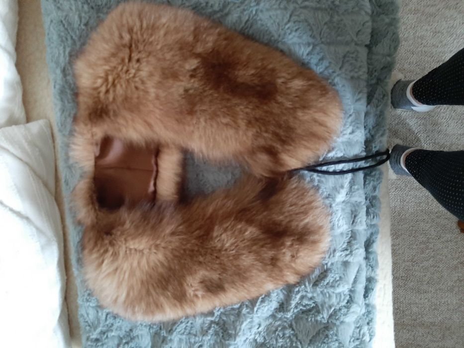 Dwa kołnierze z lisa