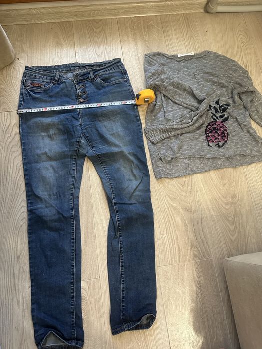 Безкоштовно речі для дівчини. Розмір штанів 29. Світер М-Л