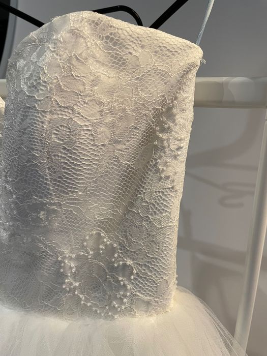 suknia ślubna śnieżnobiała z tiulem 3D