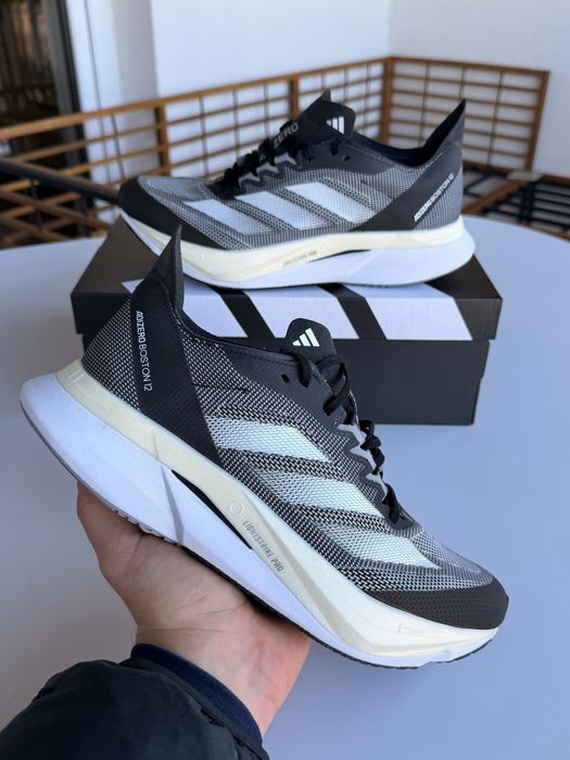 Czarne buty do biegania adidas 42