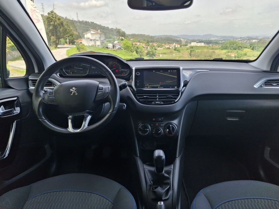 Peugeot 208 Signature