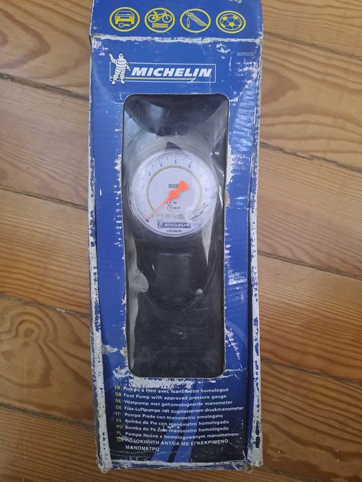 Bomba de Pé com manómetro Michelin