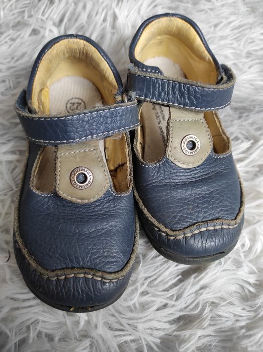 Взуття для хлопчика , різне, якісне.