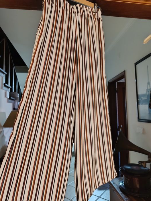 Calças fluidas, de pernas largas,muito elegantes
