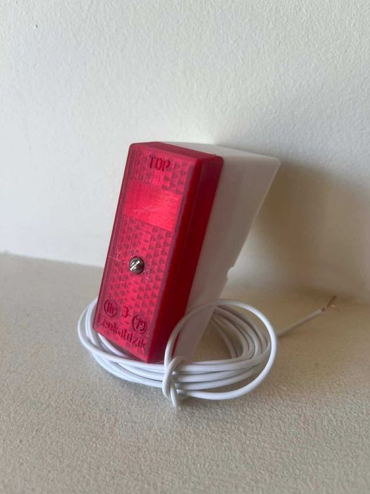 Lampka tylna Wigry 3; łezka, Lampa tył z białym kablem, Lampka do starych Rometów z PRL; takich jak Wigry