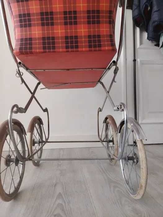 Carrinho de bonecas antigo xadrez vermelho